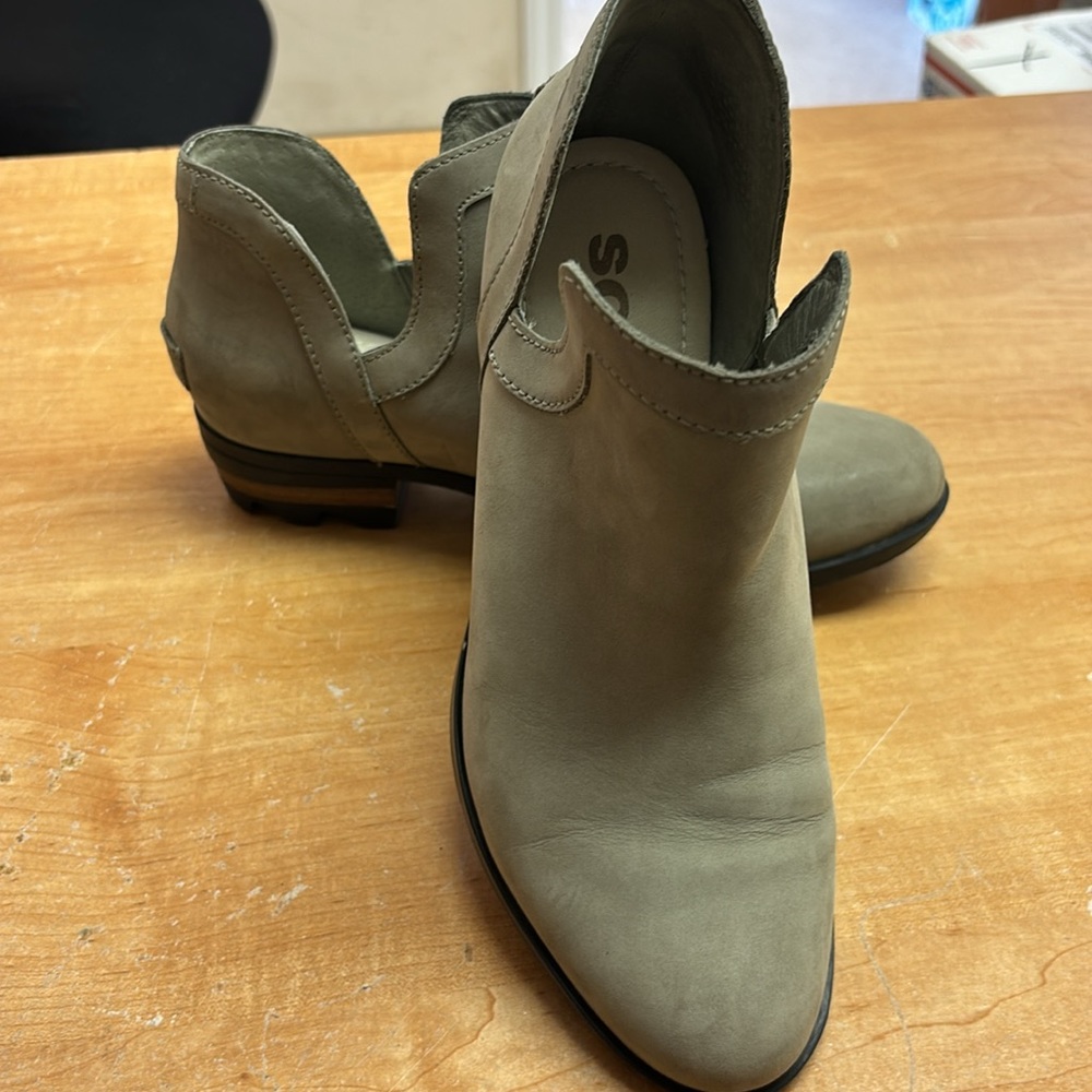 Sorel Taupe Leather Ankle Booties